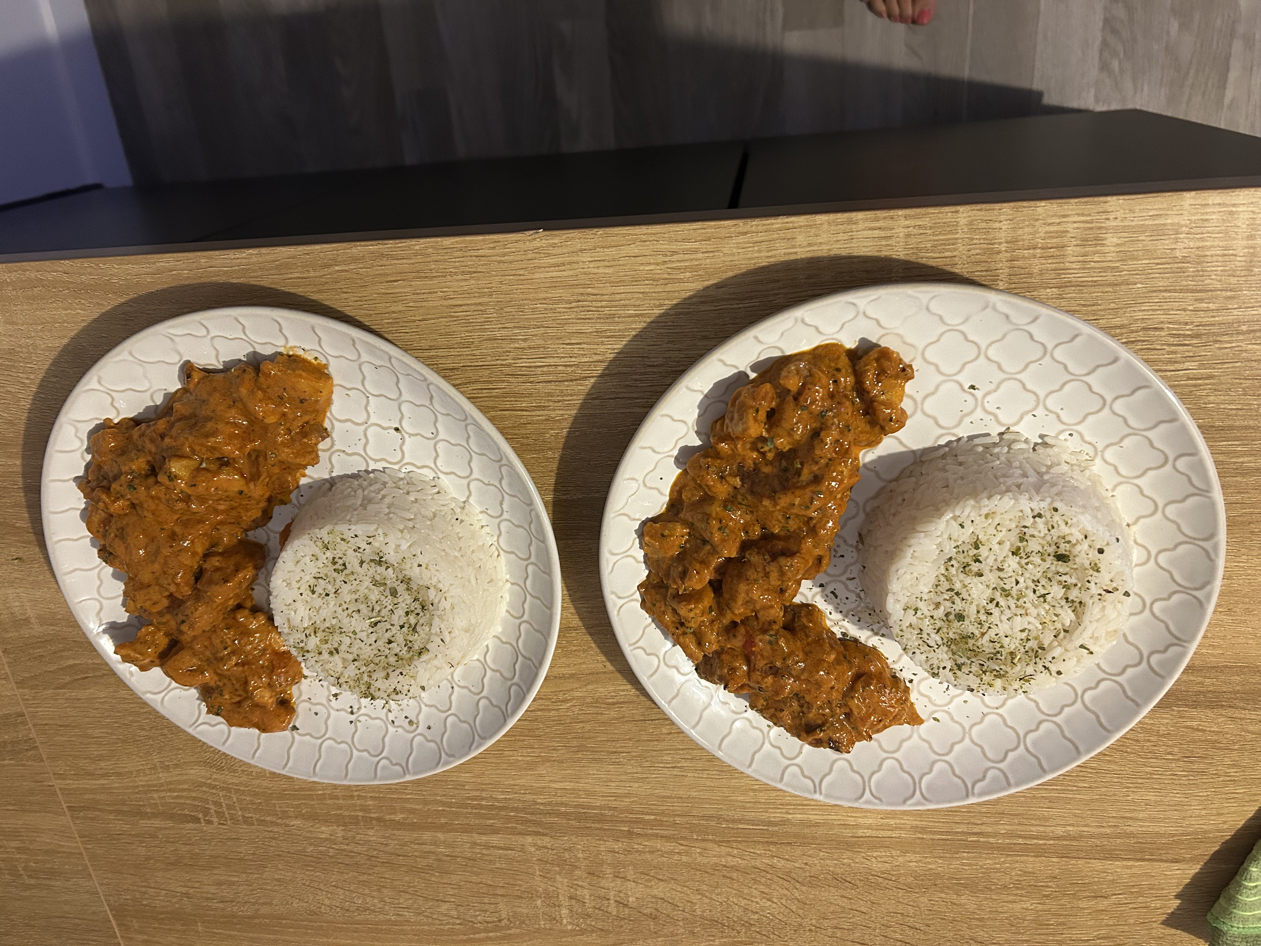 Riz long, poulet sauce tomate